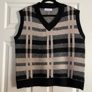 Golden Earth studio- Houndstooth Sweater Vest. One size.